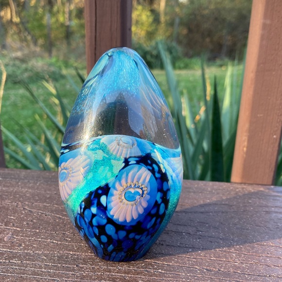 ROBERT EICKHOLT Art Glass Paperweight Egg Shaped Iridescent Sea Flowers Signed - Picture 3 of 15